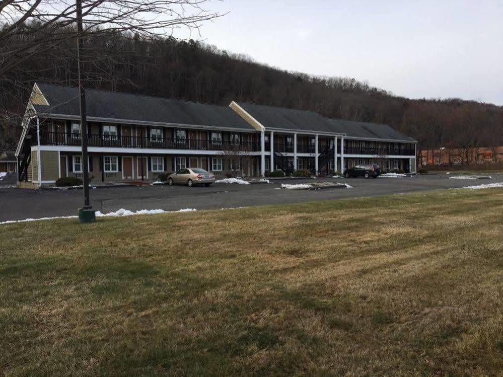 Newbury Inn Brookfield Esterno foto