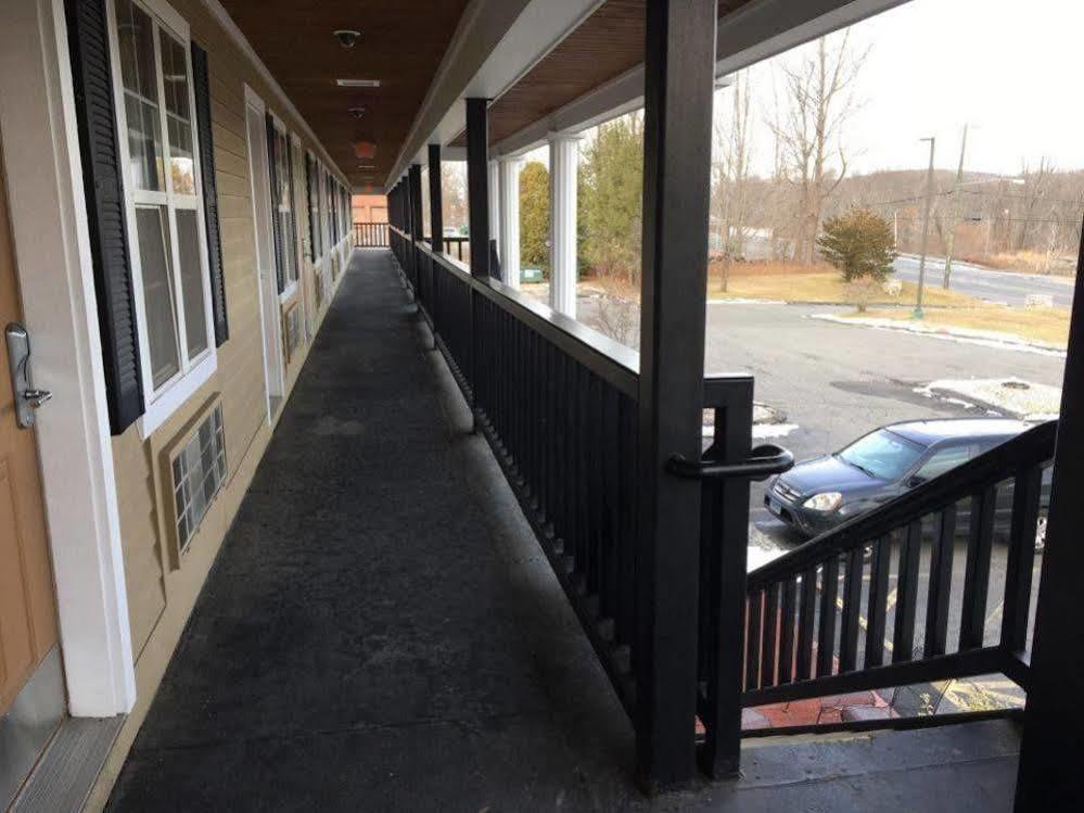 Newbury Inn Brookfield Esterno foto